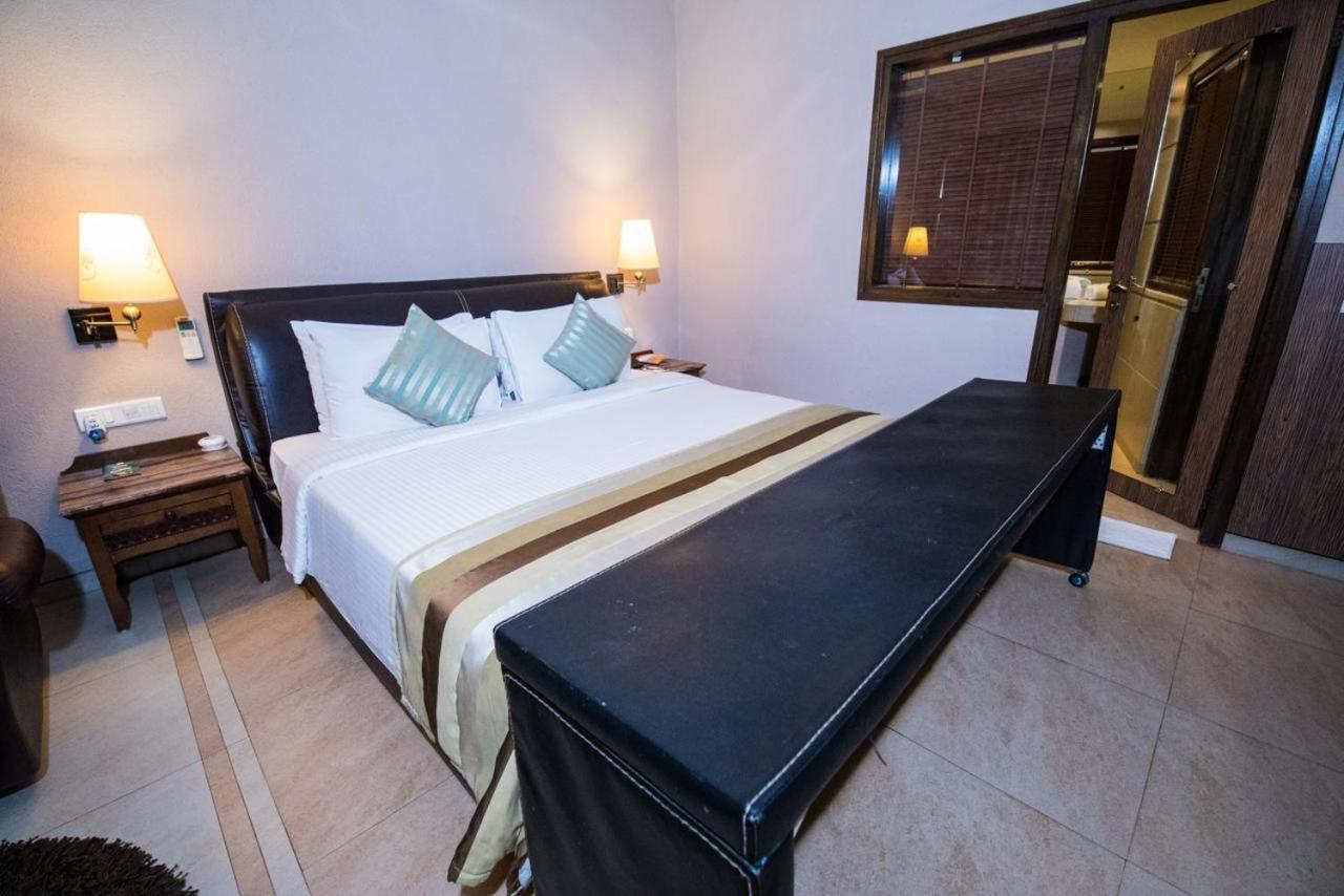 בארילי Hotel Le Cypress מראה חיצוני תמונה