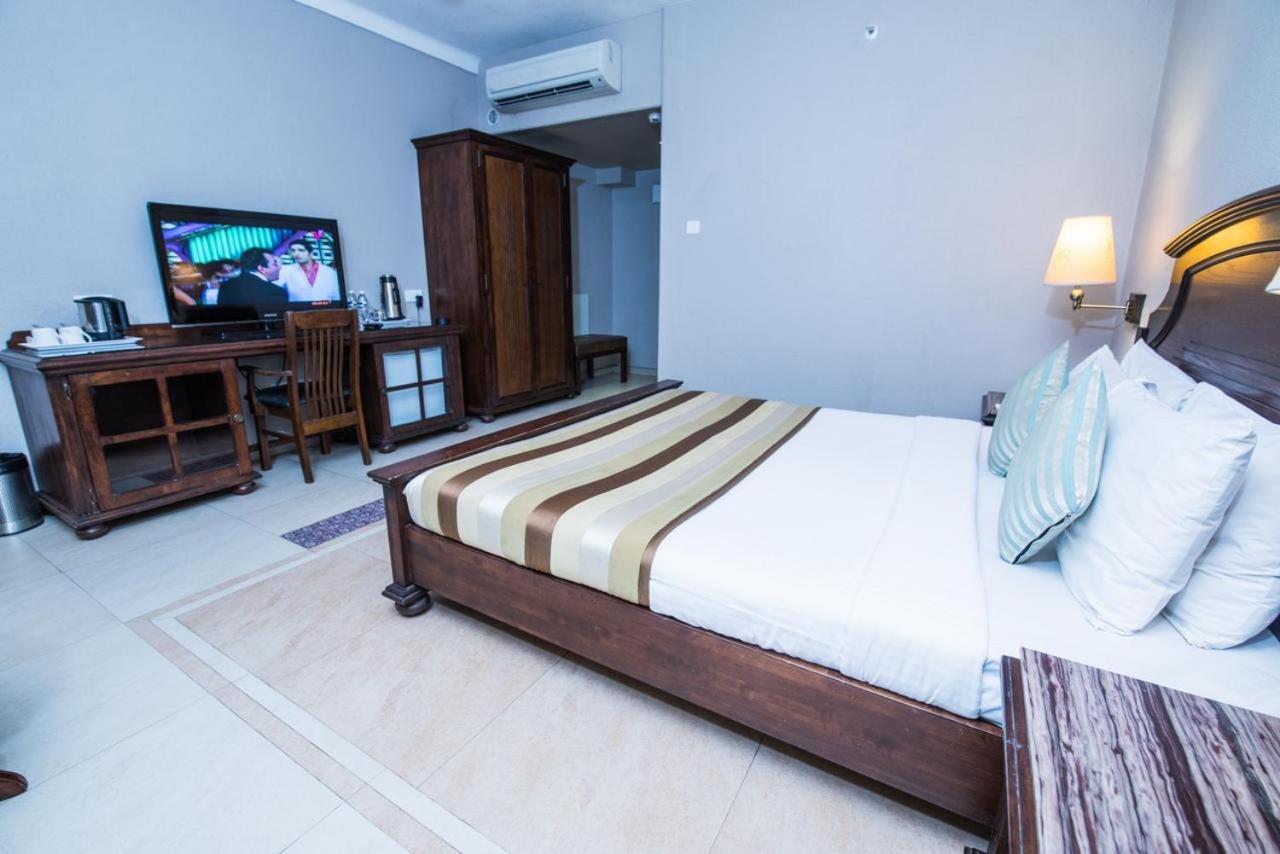 בארילי Hotel Le Cypress מראה חיצוני תמונה
